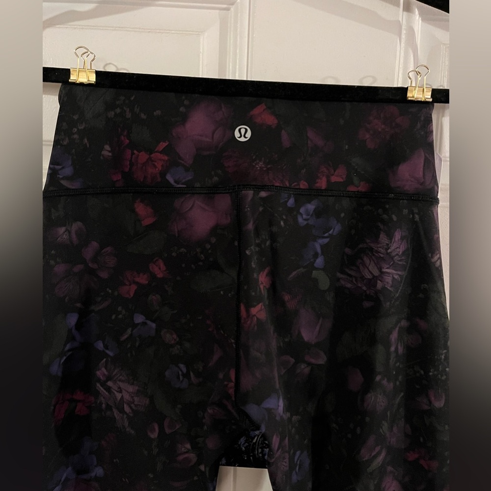 Lululemon athletic size 6 Floral Wunder Under leggings